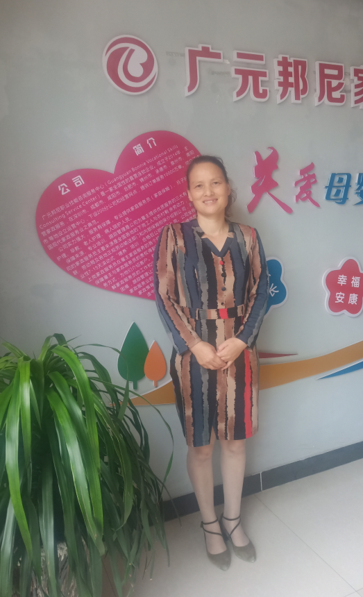 不住家阿姨——何利華